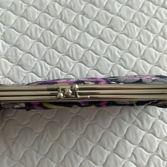 Vera Bradley wallet with lots of compartments - Picture 4 of 6